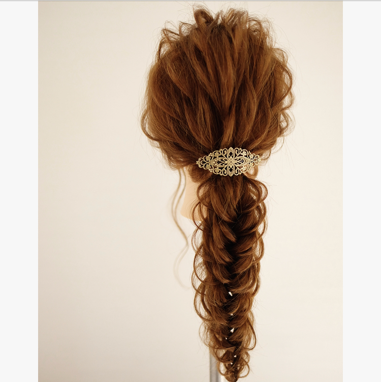 バレッタを使った簡単なヘアアレンジのやり方を動画と写真で解説 髪型