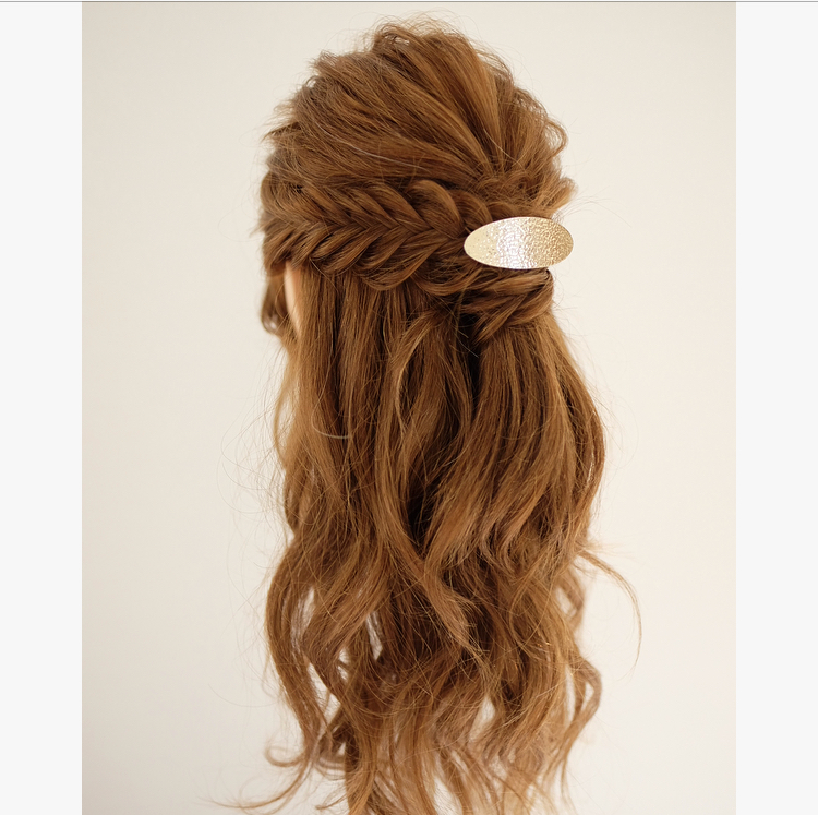 バレッタを使った簡単なヘアアレンジのやり方を動画と写真で解説 髪型