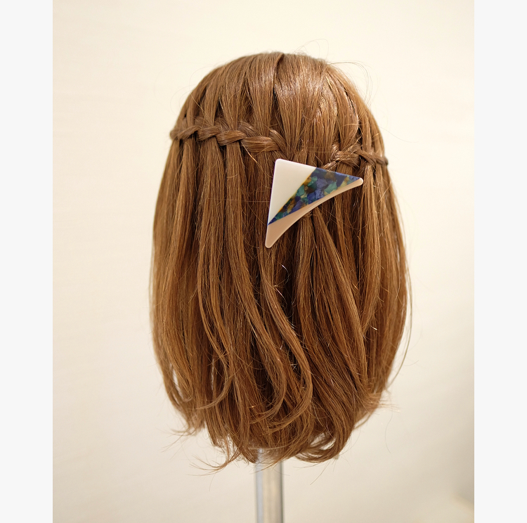 簡単なミディアムのヘアアレンジのやり方を動画と写真で解説 髪型も