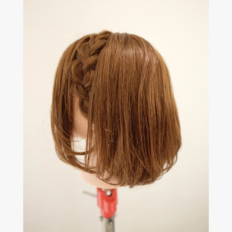 簡単なハーフアップのやり方を動画と写真で解説 髪型も豊富に紹介 Kamisugata カミスガタ
